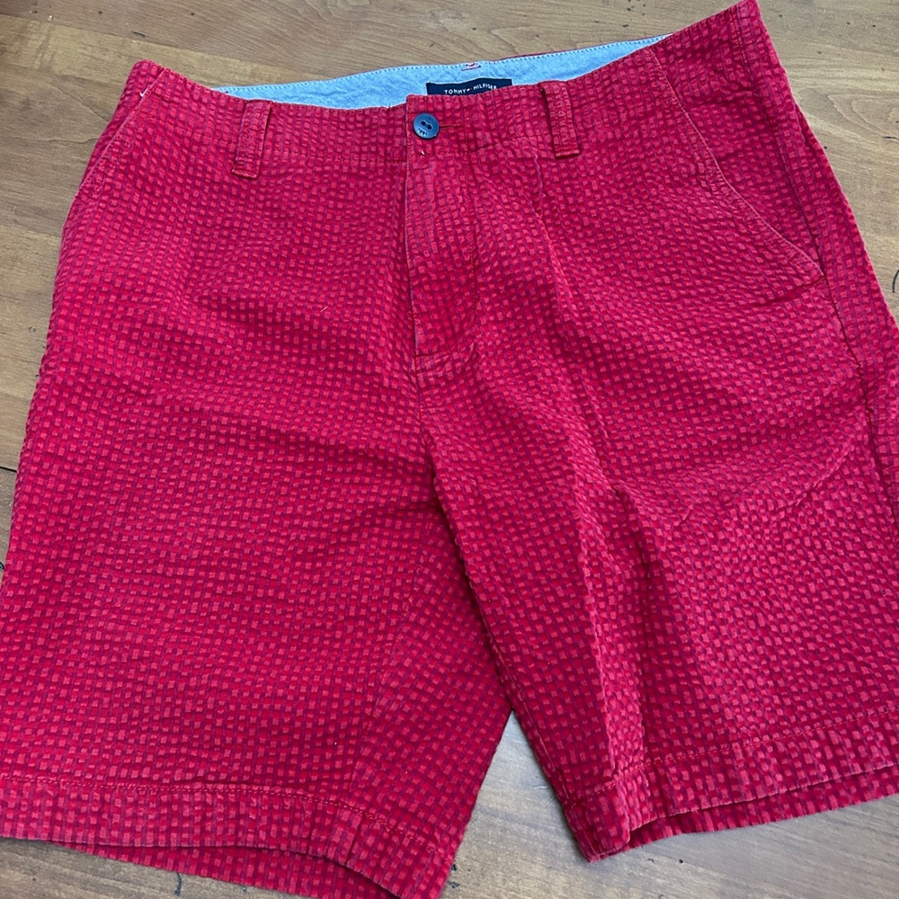 Tommy Hilfiger red seersucker shorts featuring a striped pattern.  Men’s 33